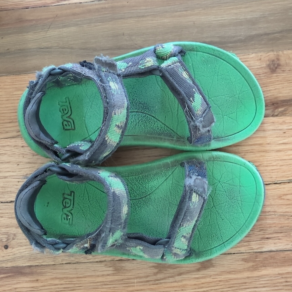 Boy's Tevas size 12